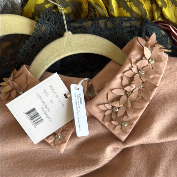 Embellished Collar Pink Sweater - Picture 2 of 2